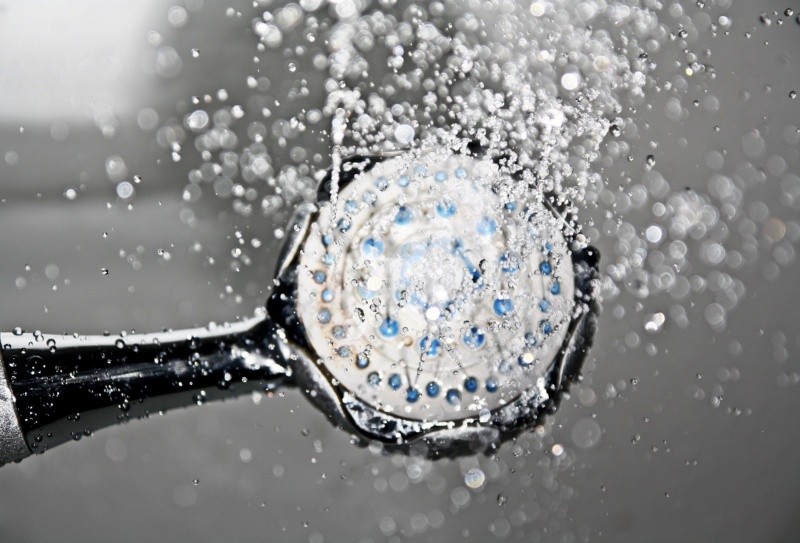  Bañarse con agua muy caliente puede tener beneficios pero también ciertas desventajas. Foto: Archivo GH