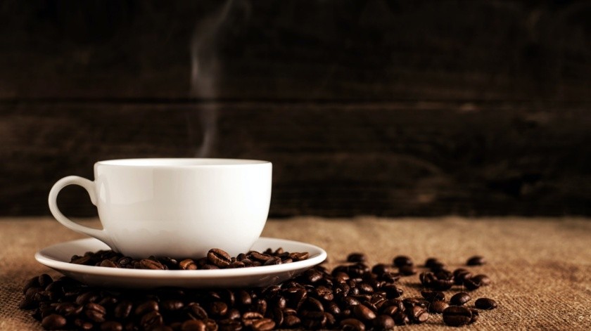 Los compuestos químicos del café impactan en la salud de los intestinos.(Unsplash)