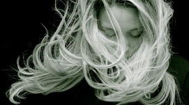 Investigadores encontraron que el cabello sí puede volverse gris por el estrés, sin embargo, puede revertirse en algunos casos.