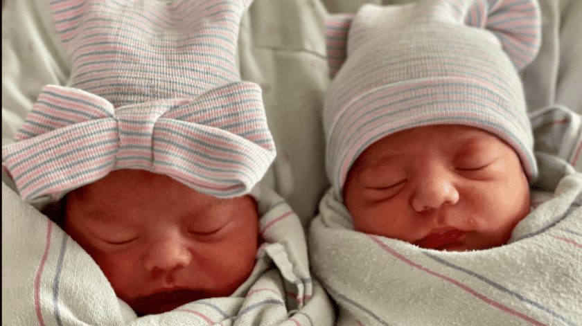 Tras haber nacido con 15 minutos de diferencia, los gemelos no compartirán su cumpleaños.(Cortesía)
