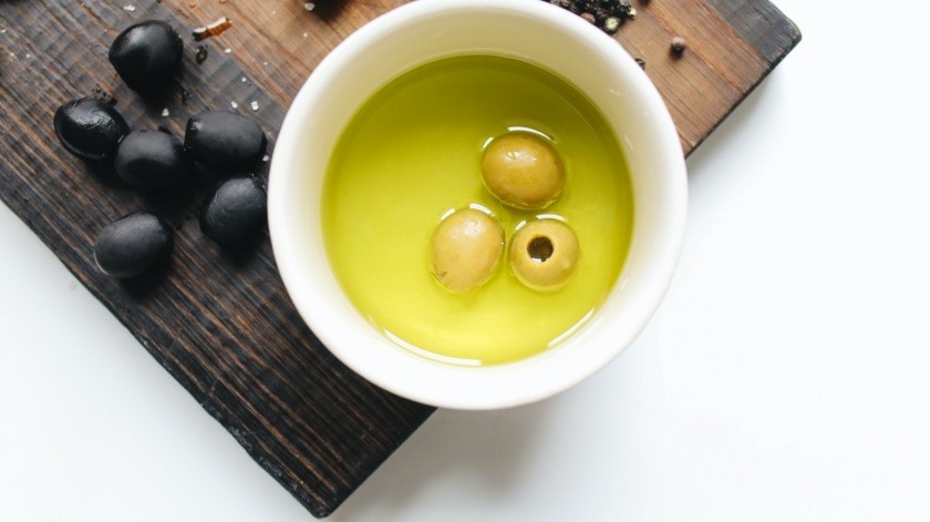 El estudio asoció el consumo del aceite de oliva con menor riesgo de mortalidad.(Pexels)