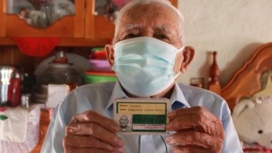 Con 110 años, don Maurilio es el pensionado más longevo del Seguro Social mexicano