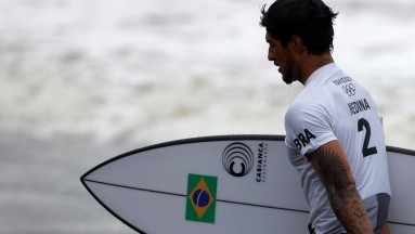Por su salud mental, campeón mundial de surf pone en pausa su carrera