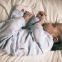 ¿Por qué algunos bebés nacen con hoyitos en las orejas? Esta es la razón