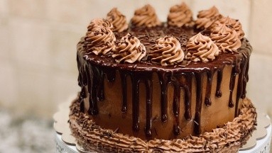 ¿Desayunar pastel de chocolate te ayudaría a adelgazar? Esto dice un estudio