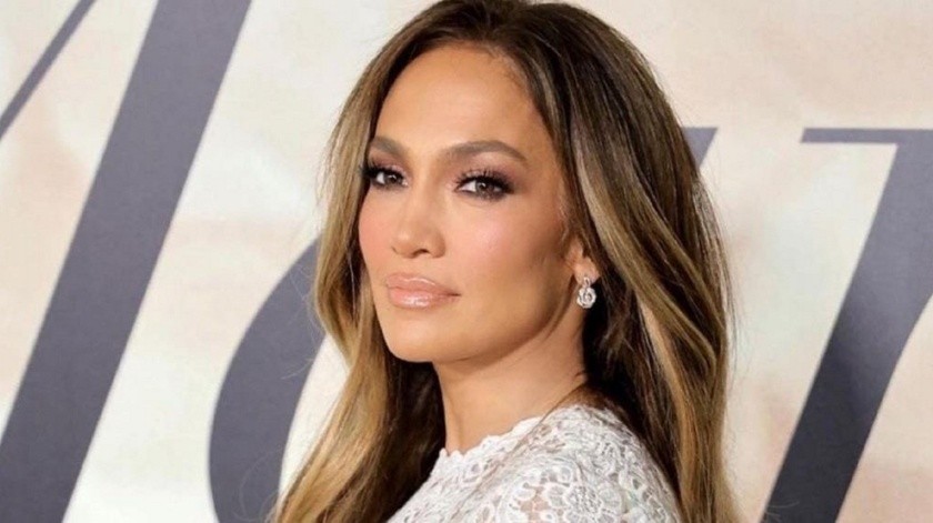 Jennifer Lopez se desnudó para promocionar su línea de cremas corporales.(Instagram)