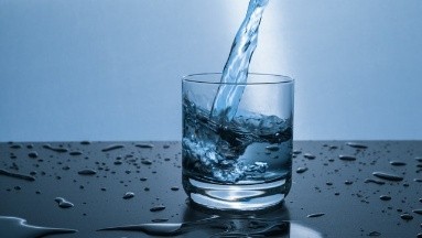 No solo el agua te hidrata, esta es la lista de lo que también te puede ayudar