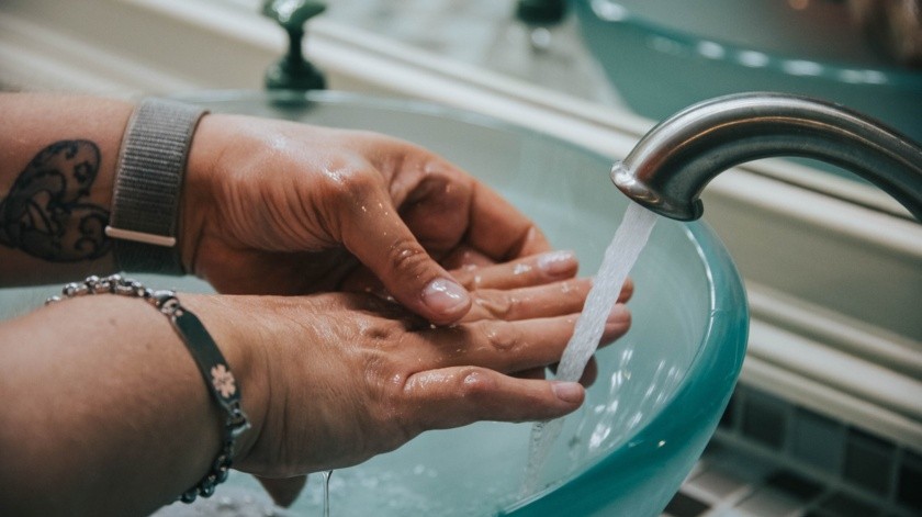 El lavado de manos ayuda a disminuir el riesgo de enfermedades.(Unsplash)