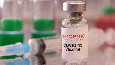 Vacuna Covid-19: Moderna retira miles de dosis en Europa tras detectar vial contaminado