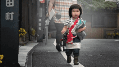 ''Mi primer mandado': Reality japonés que emite Netflix envía a niños de 2 años a la calle