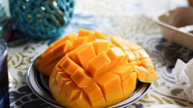 ¿Antojo de un postre fresco? Prepara una Carlota de mango deliciosa y saludable
