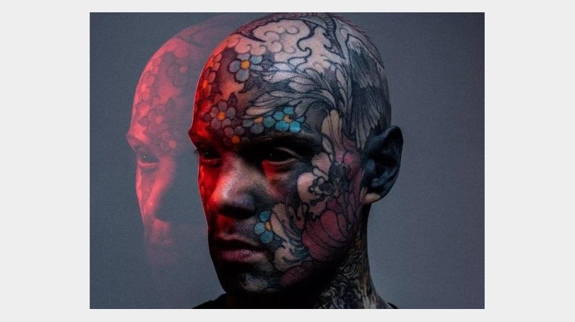 El hombre se hizo tatuajes en todo el cuerpo.(@freakyhoody)