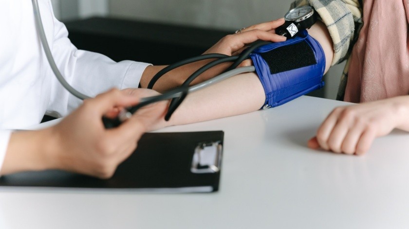 Para determinar si la presión arterial es alta se deben realizar chequeos.(Pexels)
