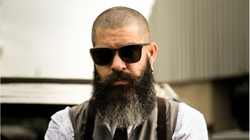 Presuntamente los hombres con barbas abundantes son más propensos a quedarse calvos.(Unsplash)