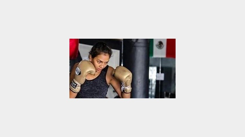 La boxeadora mexicana Alejandra Ayala sufrió una lesión cerebral en plena pelea.(Instagram)