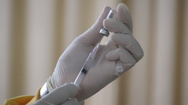 Primer paciente humano inyectado por un virus que mata el cáncer