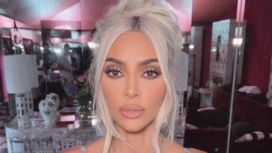 Kim Kardashian revela que podría comer excremento si la hiciera lucir más joven