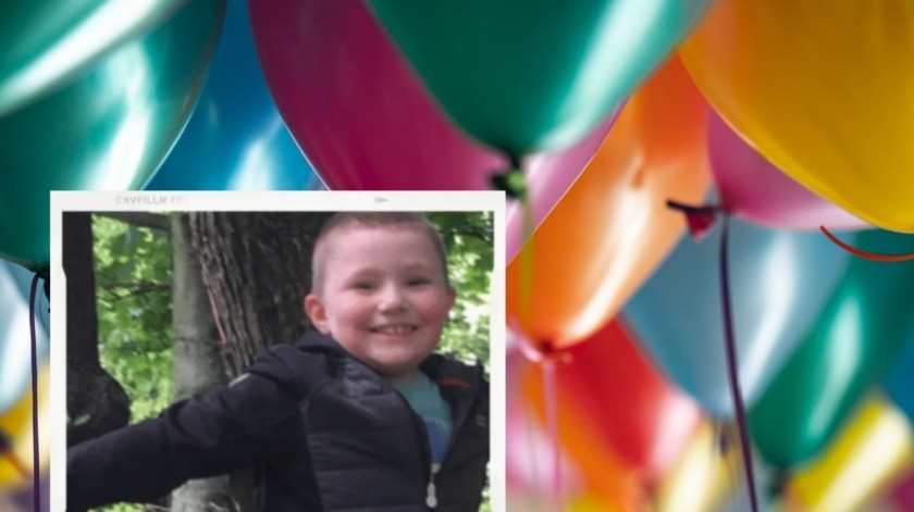 El menor, de nombre Luke, fue encontrado sin vida después de inhalar helio de un globo.(Internet)