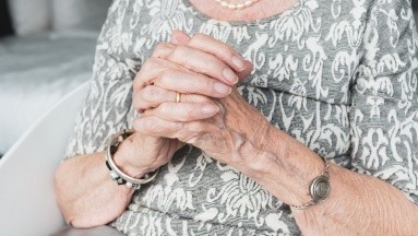 Una de cada 3 mujeres mayores de 50 años padece osteoporosis en México: Experto