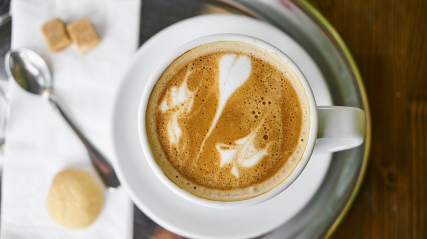 ¿Beber café con leche afecta el desayuno intermitente?(PEXELS)