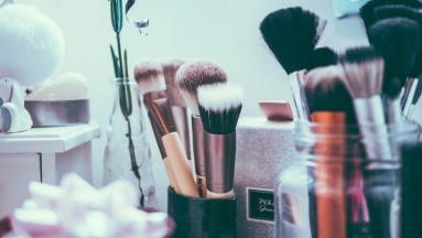 ¿Con qué frecuencia debes lavar tus brochas de maquillaje?