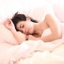 ¿Por qué dormir bien es indispensable para el cuidado de la piel?
