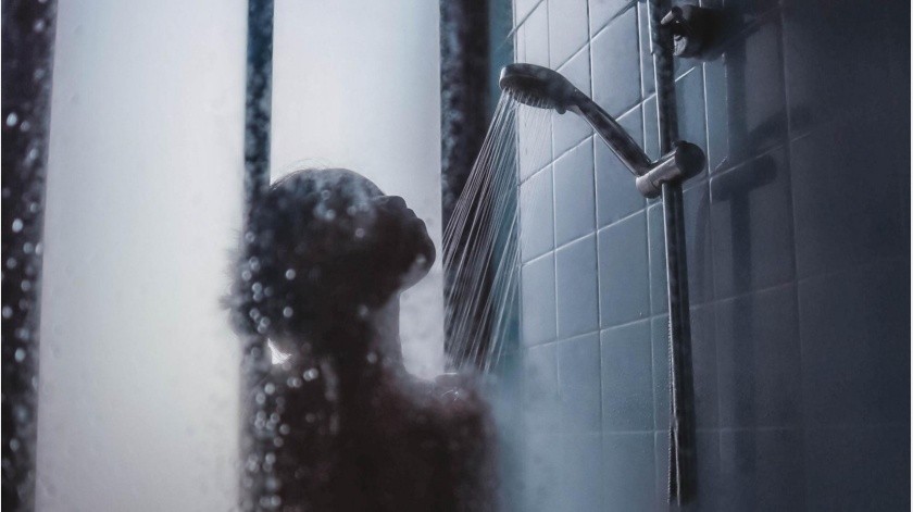 Orinar en la ducha puede ser común para muchos pero podría no ser lo más saludable.(Unsplash)