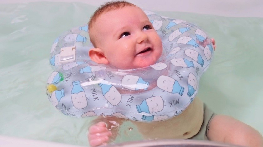La FDA pidió no utilizar los flotadores para el cuello de bebés.(Cortesía)