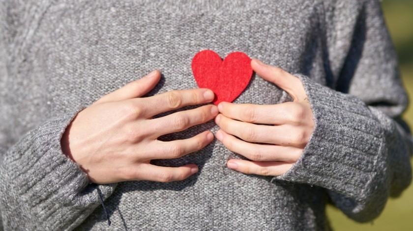 La mitad de las personas que sufren infartos tienen síntomas que pueden confundirse con otras afecciones.(Pexels)