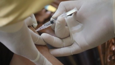 La FDA autoriza más dosis de la vacuna de viruela del mono en EU