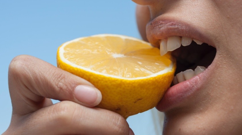 La vitamina C estimula la producción de colágeno(UNPLASH)