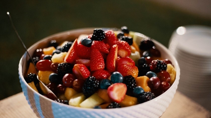 Consume las frutas y verduras de temporada para comer más saludable y cuidar tu bolsillo.(Pexels)