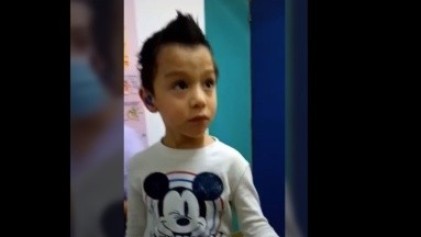 México: Así reaccionó Evan, el niño de cinco años que logró escuchar por primera vez