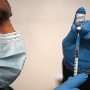 Primera vacuna contra el Covid-19 y variante ómicron aprobada en Reino Unido