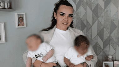 ¡Sorprendente! Madre da a luz a gemelos con distinto color de piel en Inglaterra