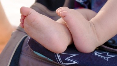 Singapur: Los padres de un bebé  necesitan 3 millones de dólares para  su rara enfermedad