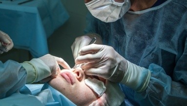 El confinamiento podría haber influido en el aumento de cirugías cosméticas en EU