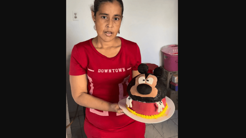 Marjorie fue víctima de bullying tras entregar un pastel malformado de Mickey Mouse.(Instagram)