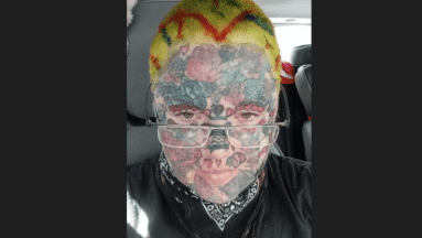 Madre dice que no puede conseguir trabajo por los tatuajes en su rostro y cuerpo