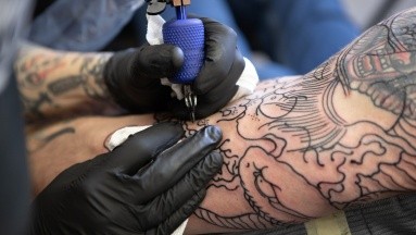 Algunas tintas para tatuajes podrían causar cáncer, según estudio