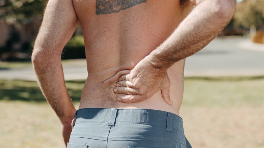 El dolor de espalda puede presentarse por distintas razones.(Pexels)