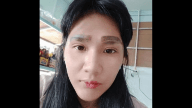 Mujer termina con 4 cejas tras ir a una clínica de belleza más económica