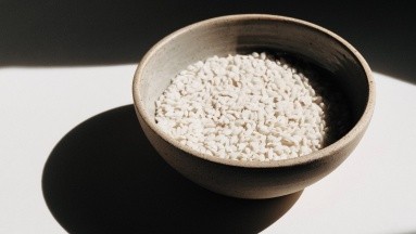 Agua con arroz: El secreto para un cabello sano y envidiable