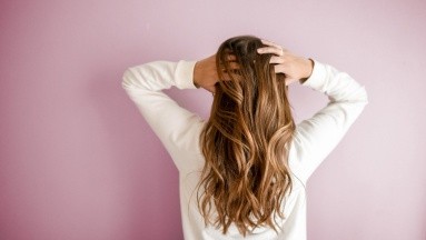 ¿Cómo aclarar el cabello de forma natural?