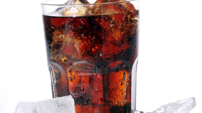 El refresco de cola tiene demasiada azúcar y puede afectar al organismo.(Freepik)