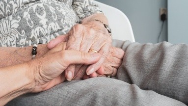 Alzheimer: Farmacéutica japonesa podría tener la clave para frenar la enfermedad