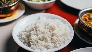 El arroz blanco podría llegar a ser igual de malo para el corazón como la comida chatarra