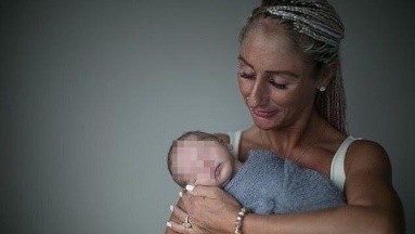 Bebé de 3 semanas murió asfixiado dentro del portabebés donde lo trasladaba su madre