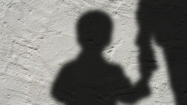 Reino Unido: Condenan a director de escuela por pedofilia; tenía un manual para abusar sin ser descubierto