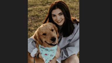 Tiene epilepsia y gana Miss Dallas Teen; estuvo acompañada por su perro de servicio
